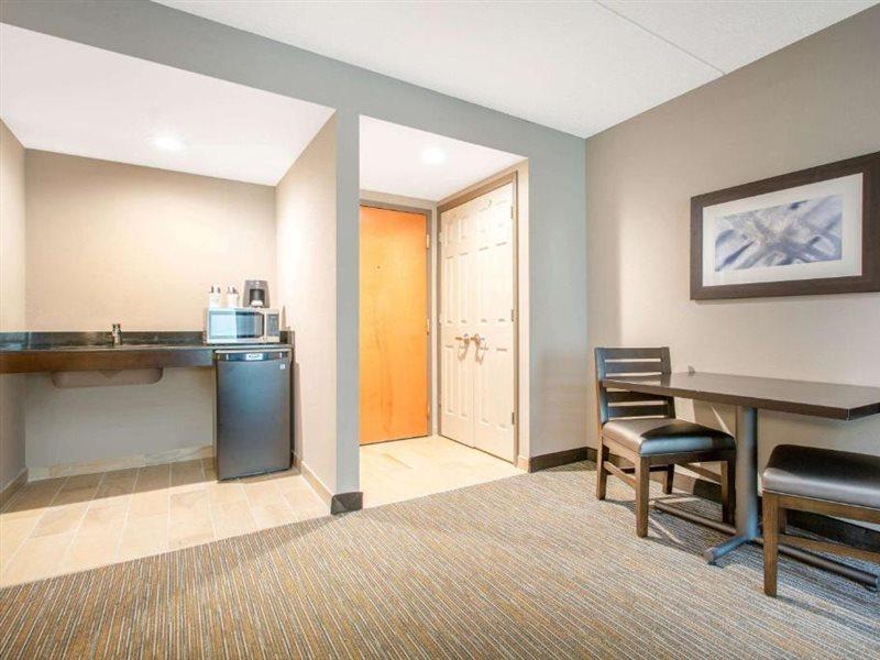 La Quinta Inn & Suites By Wyndham Мурсвилл Экстерьер фото