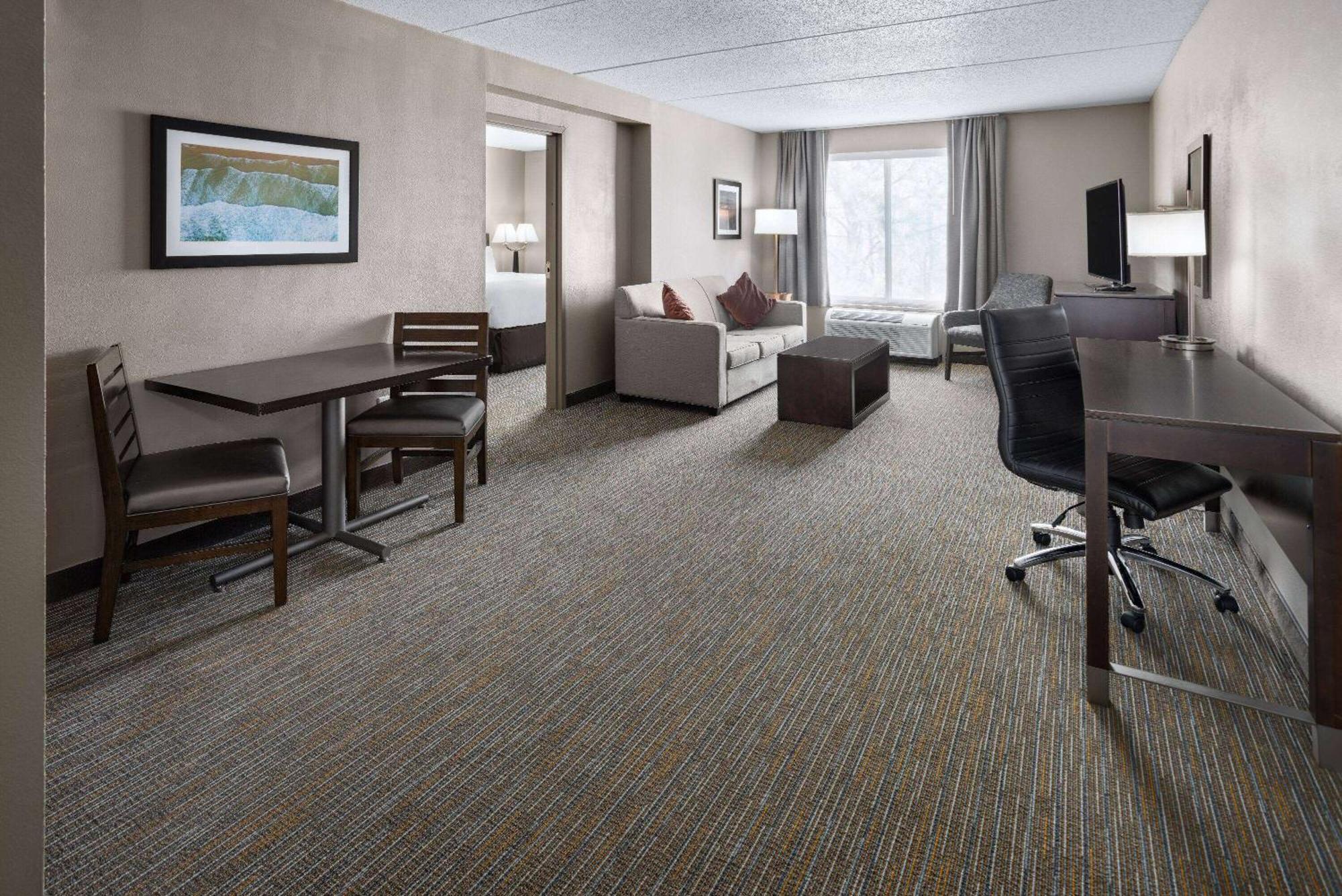 La Quinta Inn & Suites By Wyndham Мурсвилл Экстерьер фото
