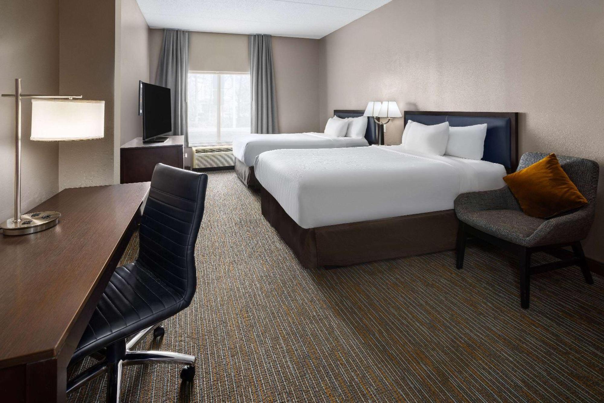 La Quinta Inn & Suites By Wyndham Мурсвилл Экстерьер фото